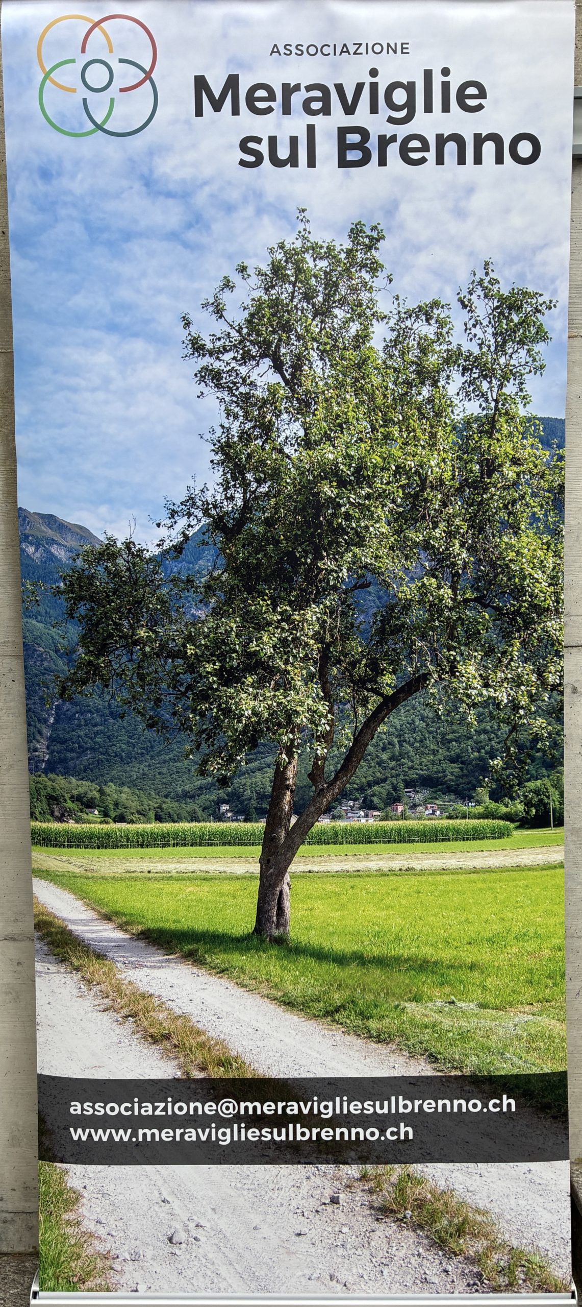 Bancarella alla mostra zootecnica bleniese di Pian Castro del 1. maggio 2026